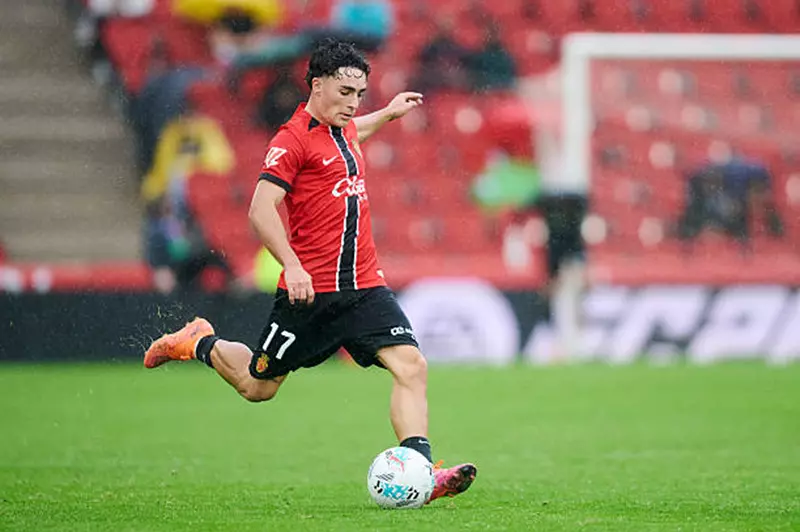 ظاهرة في مايوركا.. برشلونة يستهدف إعادة جان فيرجيلي